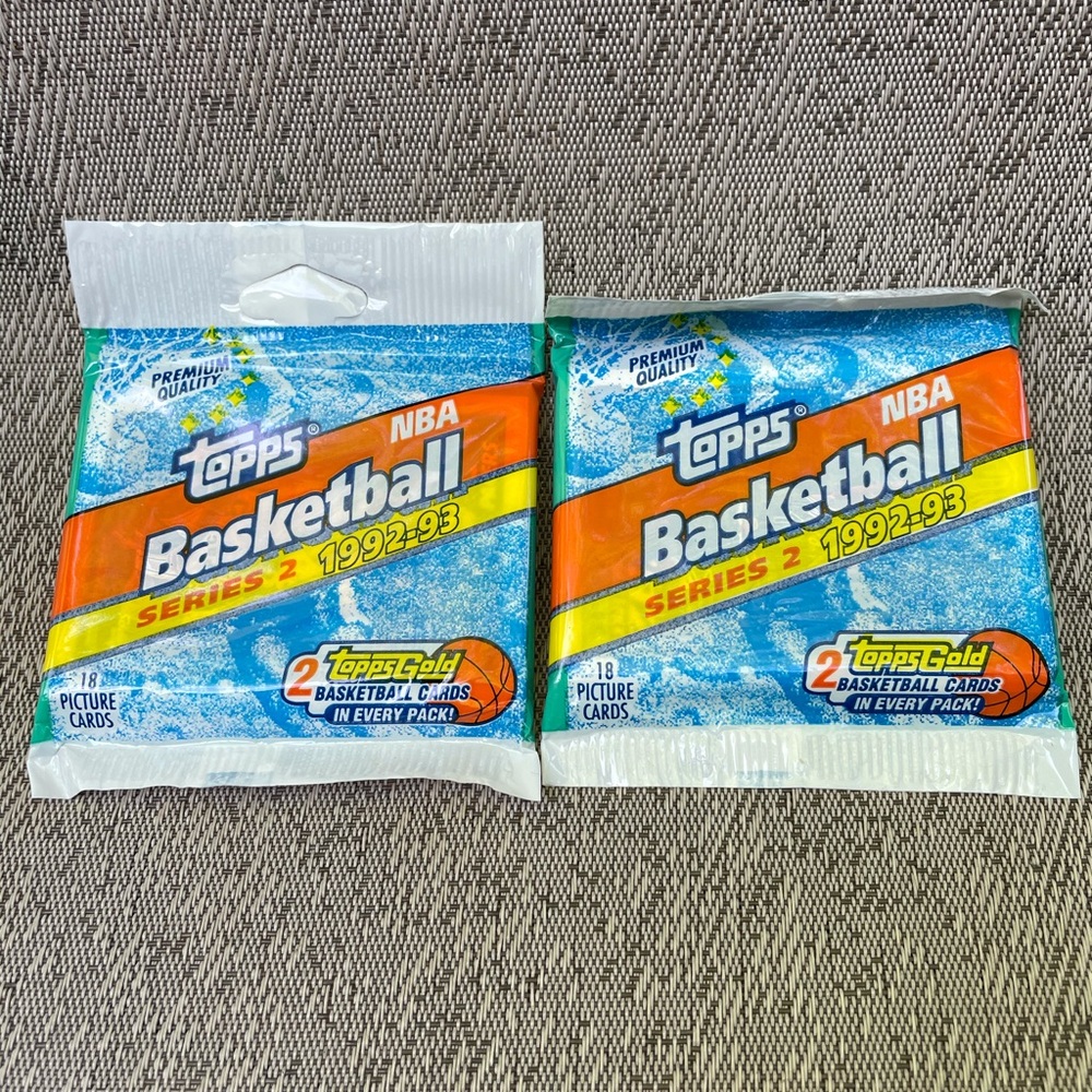 2 Vintage Packs 1992-3 Topps Gold Basketball.